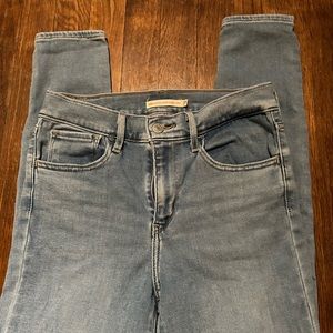 Levis 720 high rise super skinny crop jeans. Sz 27
